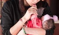 杨云爆料双胞胎女儿视频,温馨亲子时光感动网友